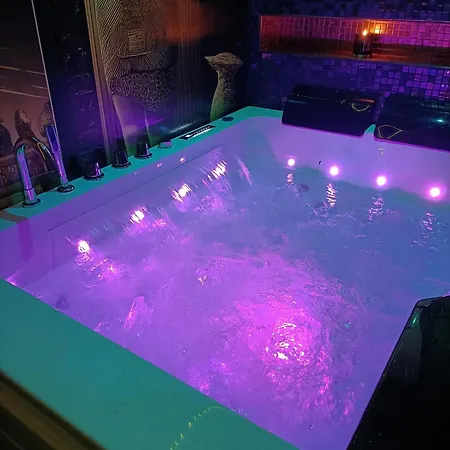 Les Cites Romances Le Cleopatre Bed and breakfast Carcasona