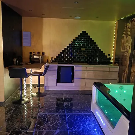 Les Cites Romances Le Cleopatre Bed & Breakfast Carcassonne