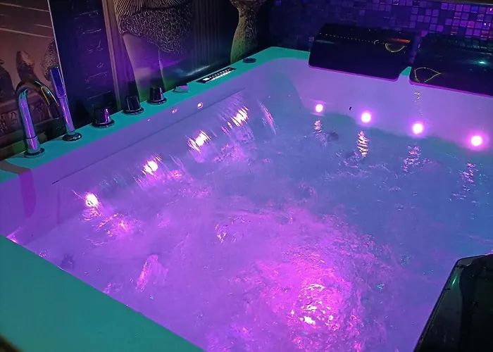 Les Cites Romances Le Cleopatre Bed and Breakfast Καρκασόν